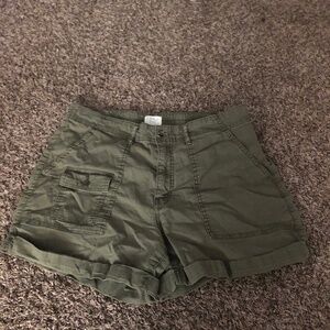 Womens size 12 army green cargo shorts
